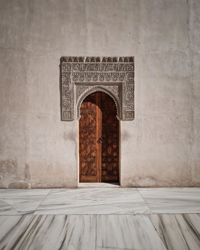 ⚜️ ENG
Gem. Joya. Gioiello. Bijou. Juwel. Joia. Juweel. 宝石  There are many languages but in all of them, its synonym is this: Alhambra.  👉🏼 Have you already gone all over its rooms? Every corner is a flash of Nasrid glory. You can not miss it. 😉
⠀
⠀
⚜️ ESP
Joya. Gem. Gioiello. Bijou. Juwel. Jóia. Juweel. 宝石  Existen muchos idiomas pero en todos, su sinónimo es este: Alhambra.  👉🏼¿Has recorrido ya sus estancias? Cada rincón es un destello de la gloria nazarí. No te lo puedes perder. 😉
⠀
⠀ ⠀
#Granada #Alhambra #Spain #unesco #islamic #architecture #beautifuldestinations #igersspain #passionpassport #travelandleisure #cntraveler #suitcasetravels #perfect_worldplaces #world_besttravel #travelcaptures #slowtravel #streetphotography #visitgranada #tourguide #granadawanderer #justtravel #kings_villages #perfect_worldplaces #amazingdestination #CBviews #mobilephotography #instatravel #insta360