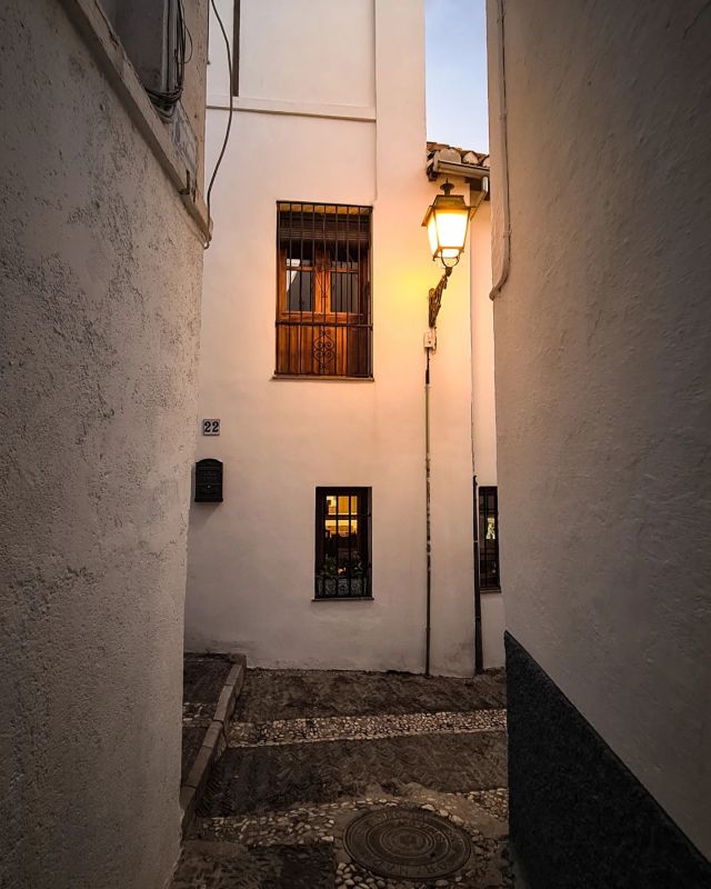 ⚜️ ENG
5 little corners in the Albayzin quarter (UNESCO site) that will amaze you.  👉🏼 Which one is your favourite from 1 to 5? ❤️ Deja un comentario diciendo el porqué. 😊🙏🏻  ⚜️ ESP
5 rinconcitos del barrio del Albayzín (Patrimonio de la Humanidad por la UNESCO) que te maravillarán.  👉🏼 ¿Cuál es tu favorito del 1 al 5? ❤️ Leave a comment saying why 😊🙏🏻
⠀
⠀ ⠀
#Granada #Alhambra #Spain #unesco #beautifuldestinations #igersspain #passionpassport #travelandleisure #cntraveler #suitcasetravels #perfect_worldplaces #world_besttravel #travelcaptures #slowtravel #streetphotography #visitgranada #tourguide #granadawanderer #justtravel #kings_villages #perfect_worldplaces #amazingdestination #CBviews #mobilephotography #instatravel #nightlights #charming #oldtown